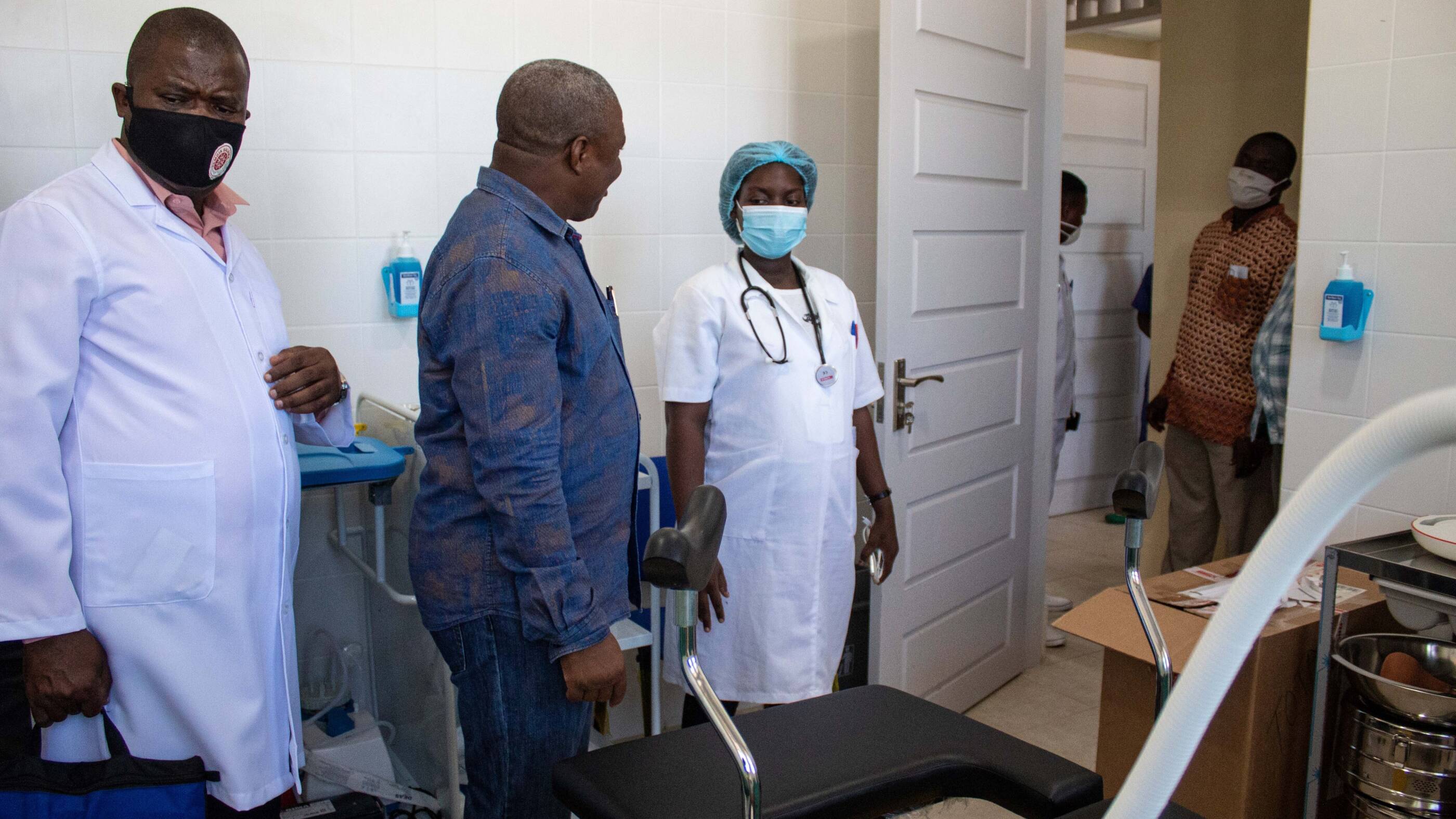 Image Governor inside the rehabilitated Maganja Health Center.